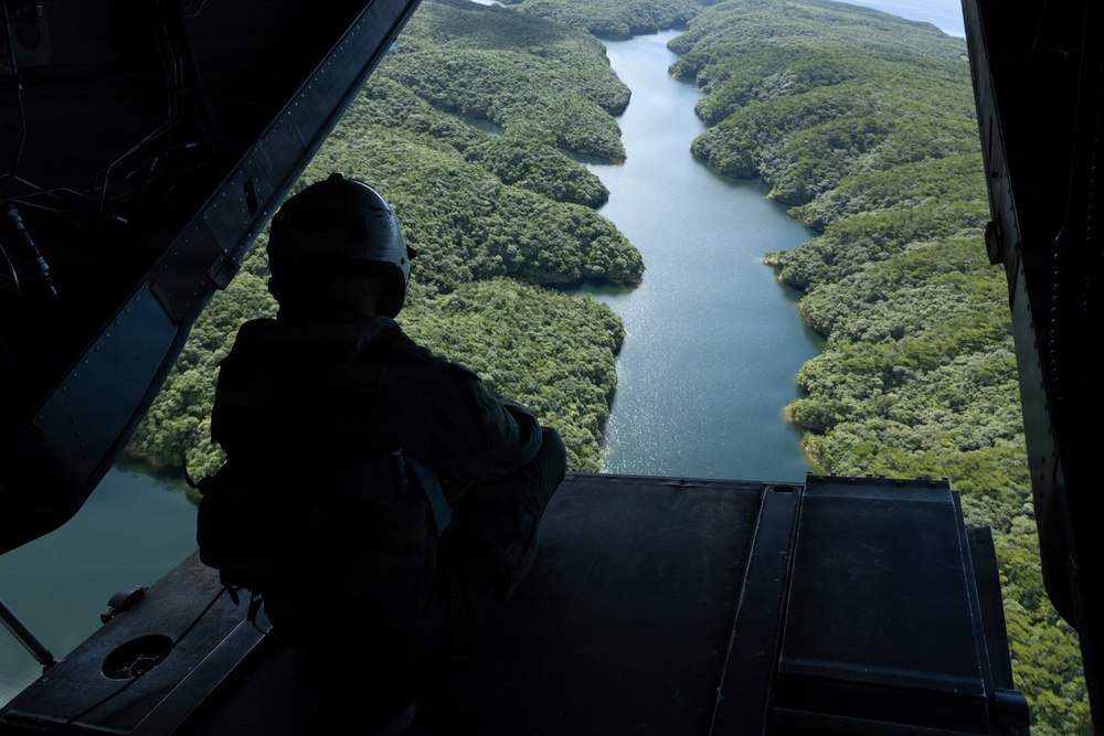 VMM-262 Conducts Hoist Training