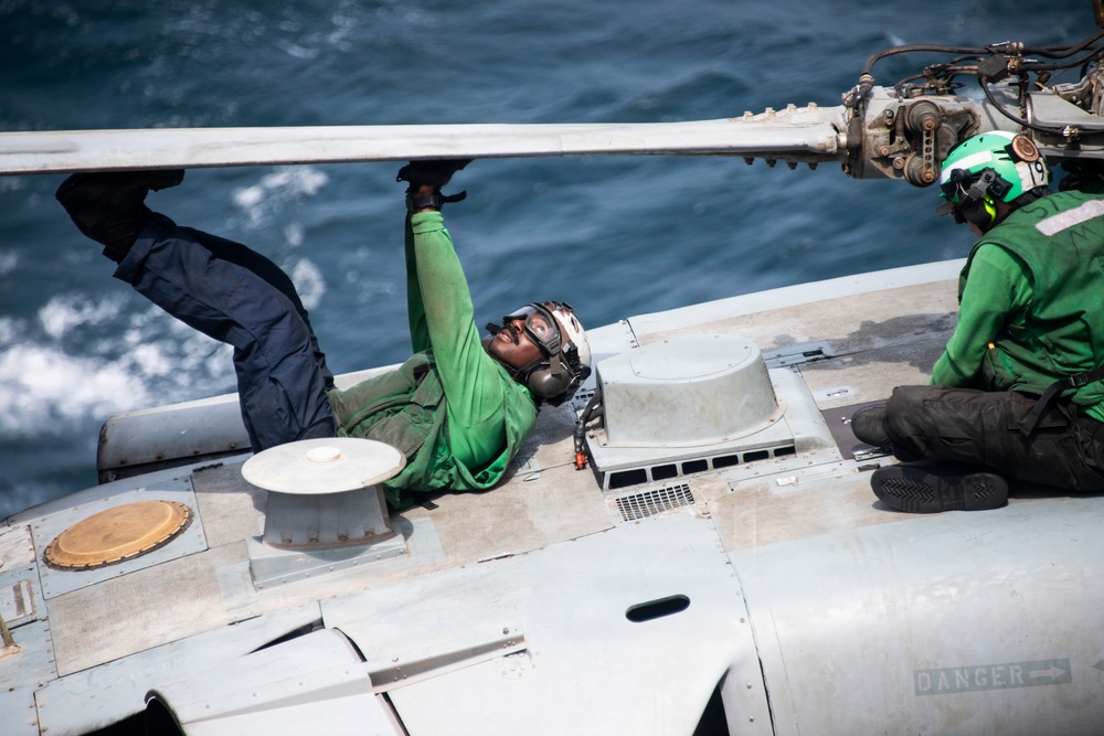 USS Boxer, 11th MEU Conducts Flight Operations