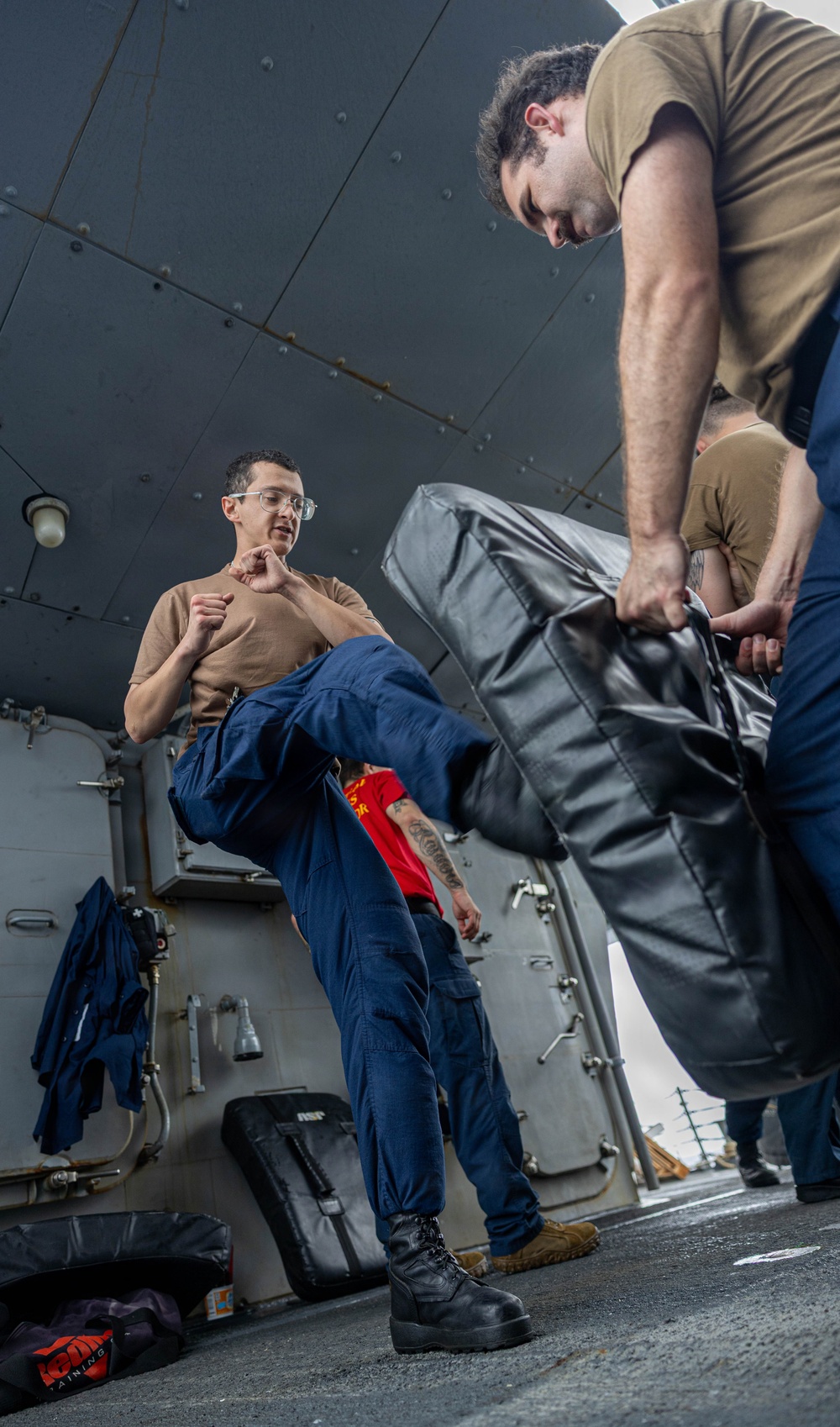 USS Mustin conducts security reaction force-bravo course