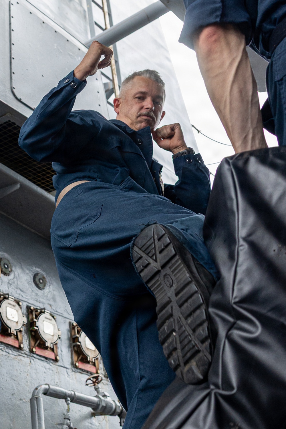 USS Mustin conducts security reaction force-bravo course