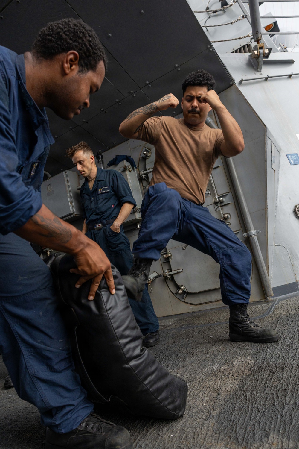 USS Mustin conducts security reaction force-bravo course