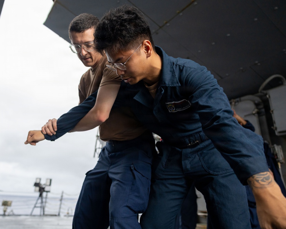 USS Mustin conducts security reaction force-bravo course