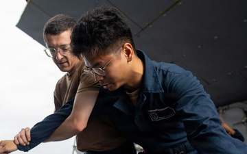 USS Mustin conducts security reaction force-bravo course