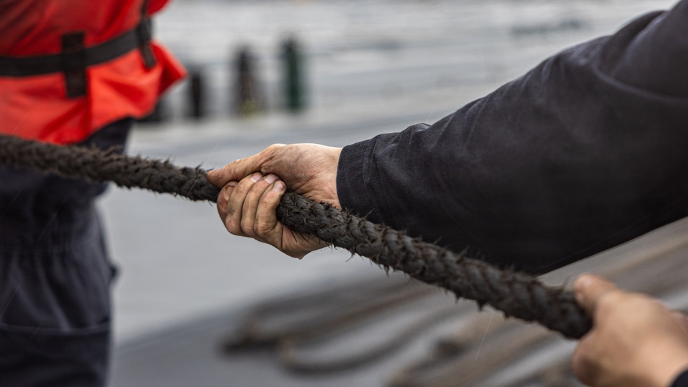 USS Mustin conducts replenishment-at-sea with USNS Arctic