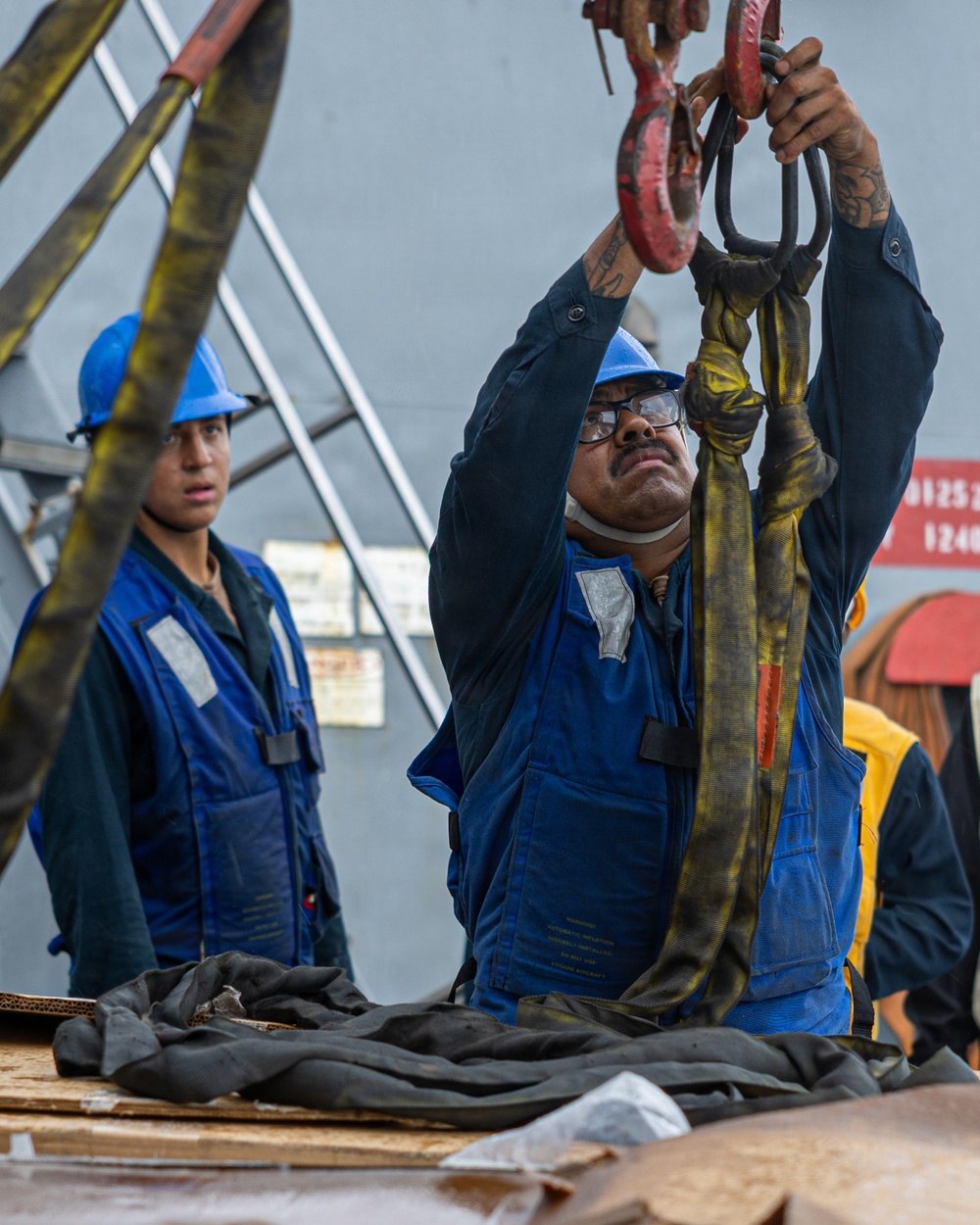 USS Mustin conducts replenishment-at-sea with USNS Arctic