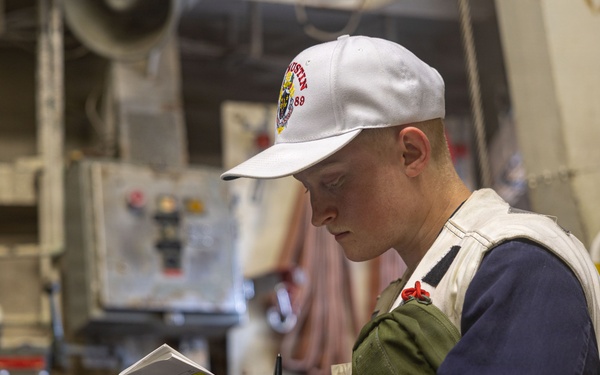 USS Mustin conducts integrated training team drill