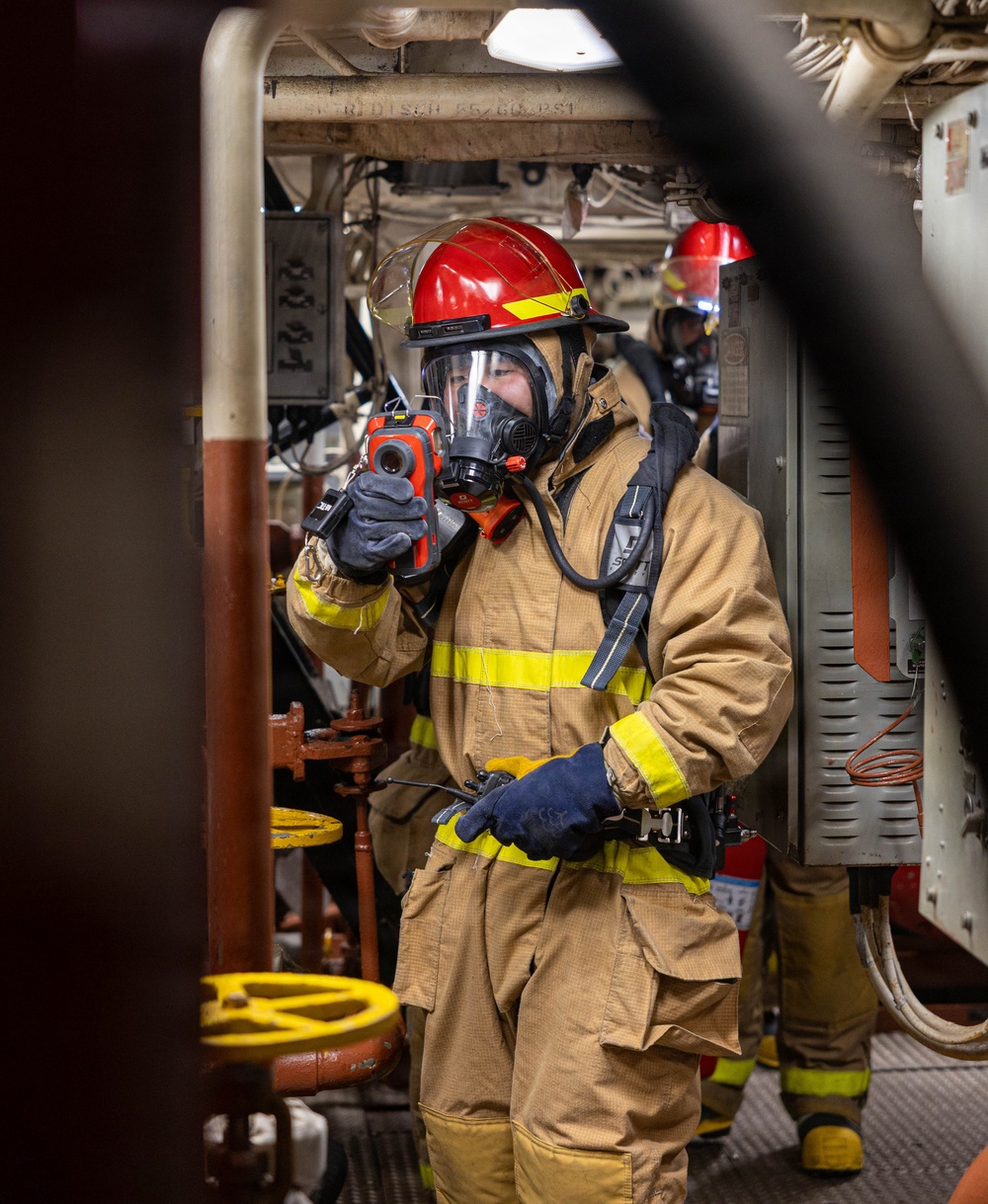 USS Mustin conducts integrated training team drill