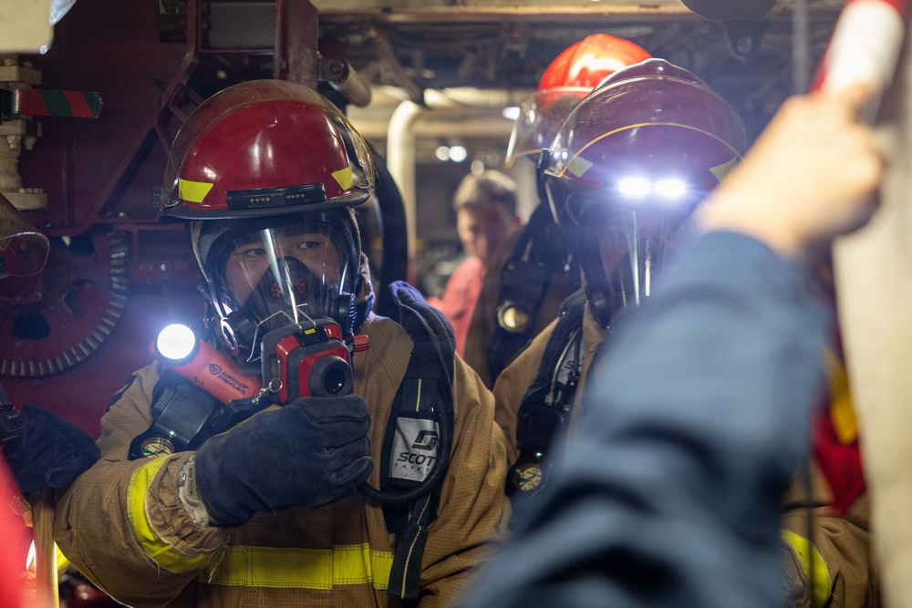 USS Mustin conducts integrated training team drill