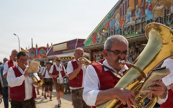 Parade to the fest tent
