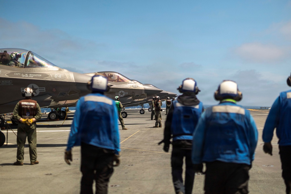 13th MEU | VMFA-211 Conducts a Simulated Expeditionary Airstrike