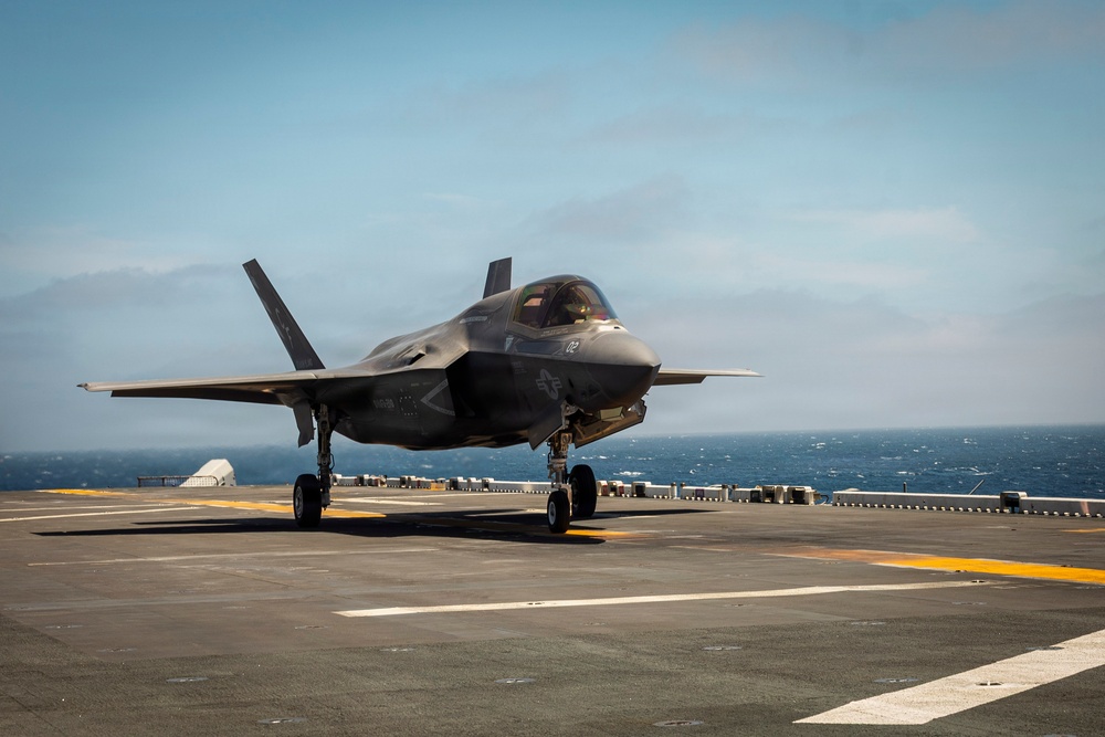 13th MEU | VMFA-211 Conducts a Simulated Expeditionary Airstrike