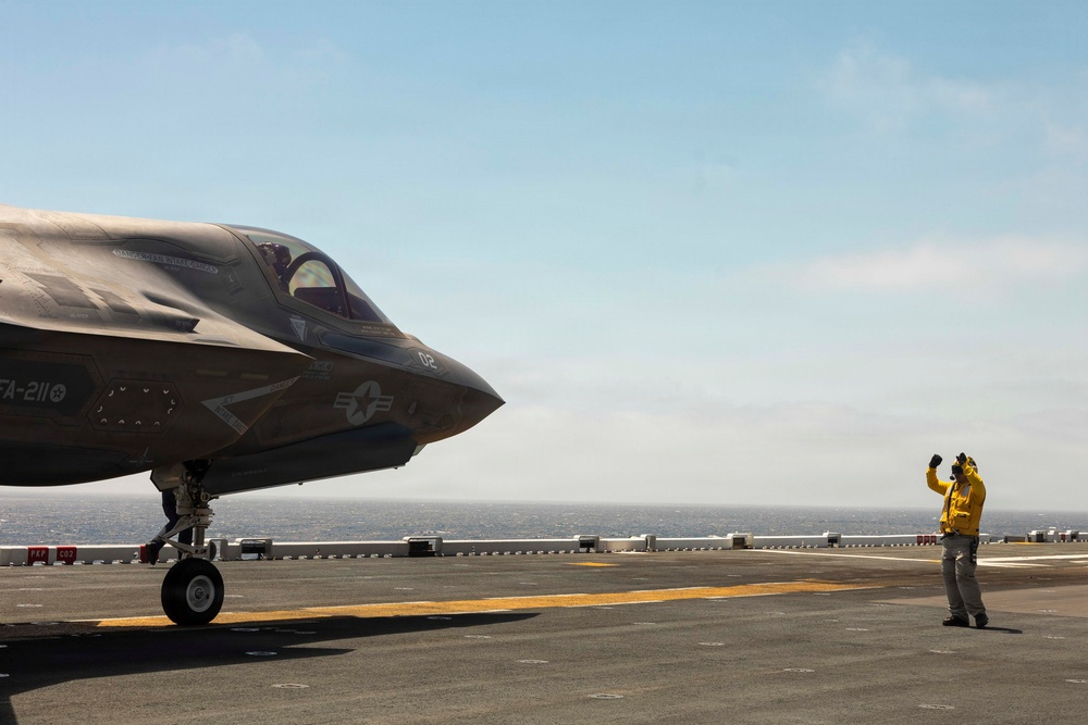 13th MEU | VMFA-211 Conducts a Simulated Expeditionary Airstrike