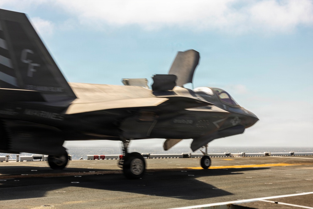 13th MEU | VMFA-211 Conducts a Simulated Expeditionary Airstrike
