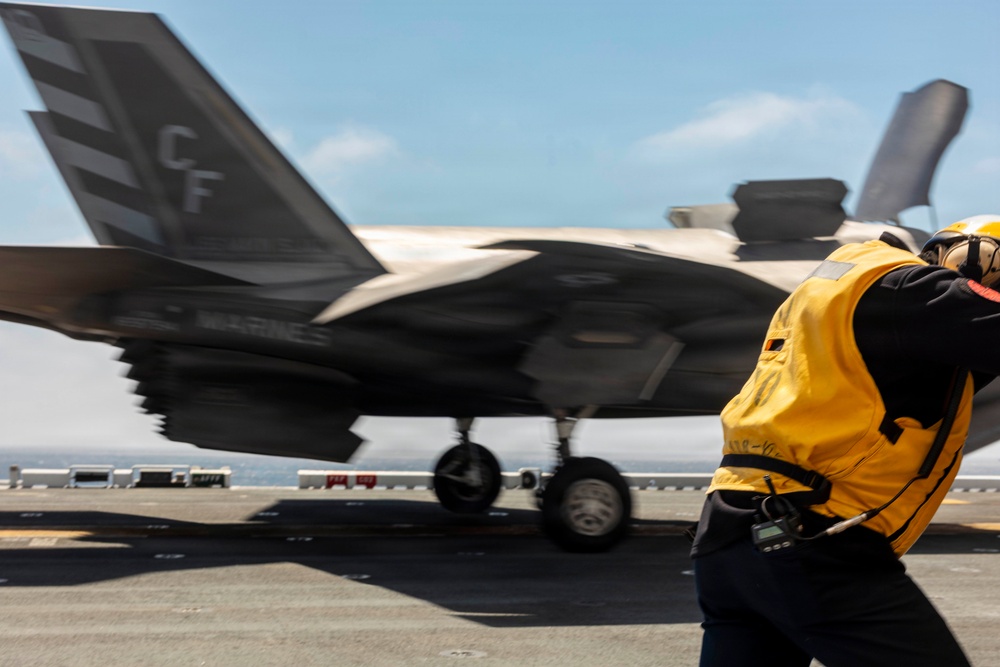 13th MEU | VMFA-211 Conducts a Simulated Expeditionary Airstrike