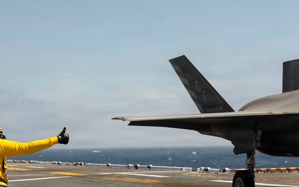 13th MEU | VMFA-211 Conducts a Simulated Expeditionary Airstrike
