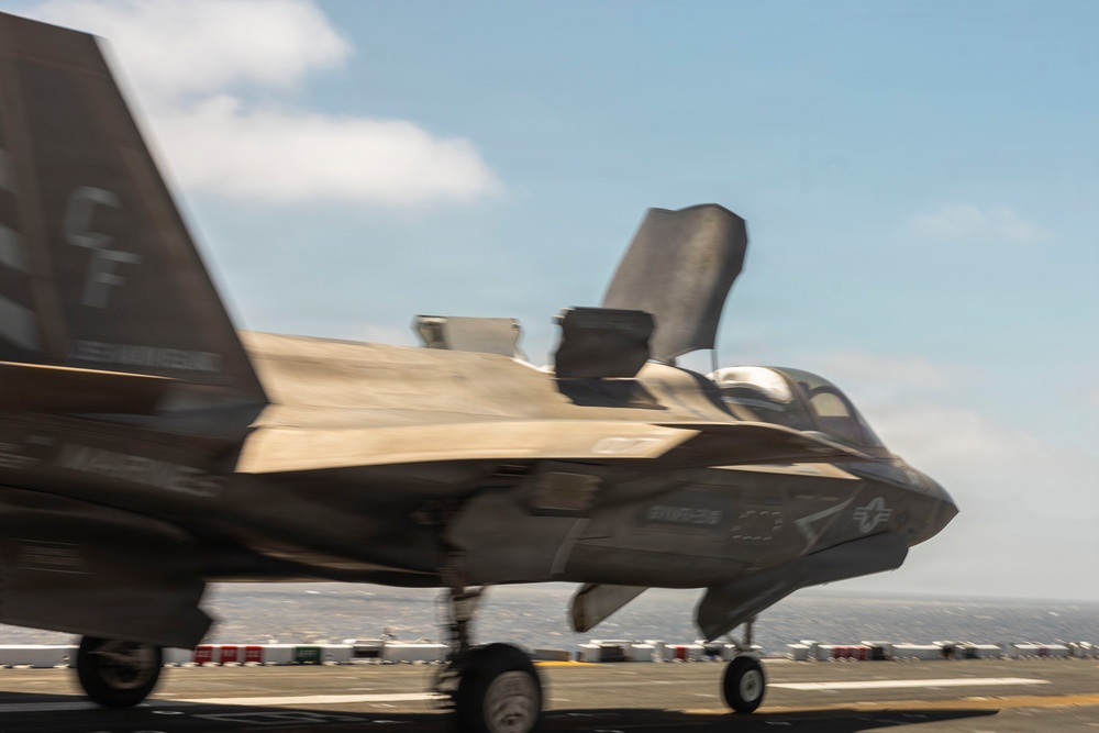 13th MEU | VMFA-211 Conducts a Simulated Expeditionary Airstrike