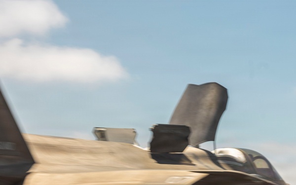 13th MEU | VMFA-211 Conducts a Simulated Expeditionary Airstrike