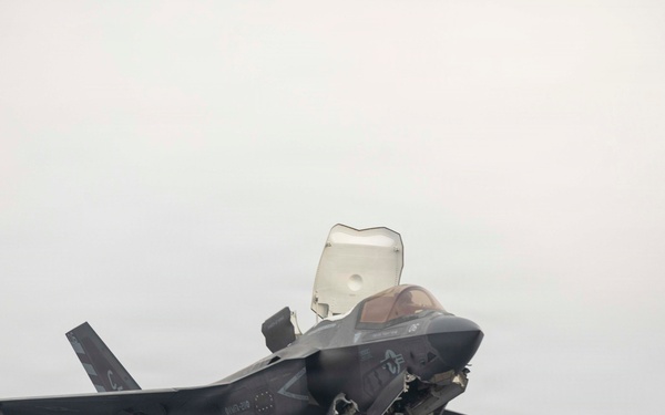 13th MEU | VMFA-211 Conducts a Simulated Expeditionary Airstrike