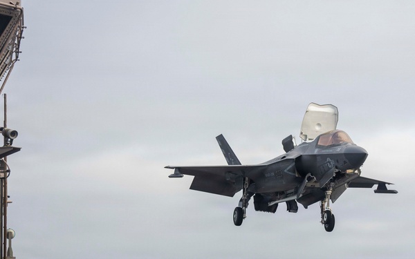 13th MEU | VMFA-211 Conducts a Simulated Expeditionary Airstrike