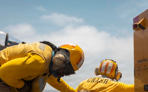 13th MEU | VMFA-211 Conducts a Simulated Expeditionary Airstrike