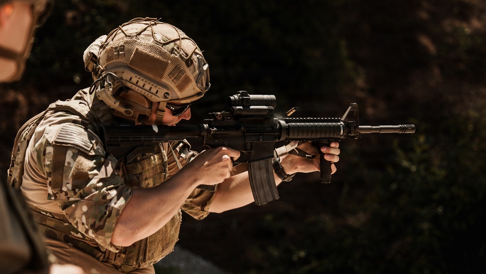1st SFC Communicators Execute Advanced Marksmanship Range