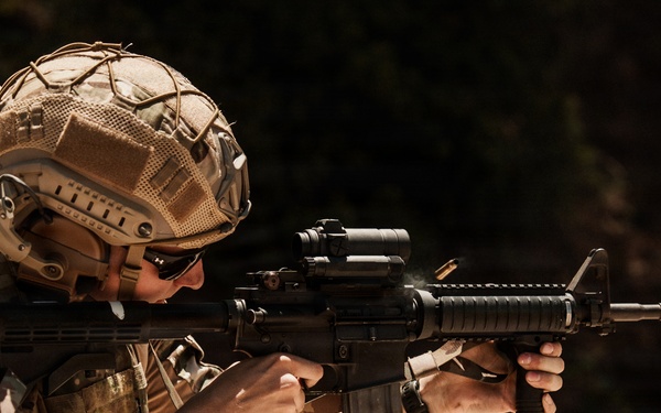 1st SFC Communicators Execute Advanced Marksmanship Range