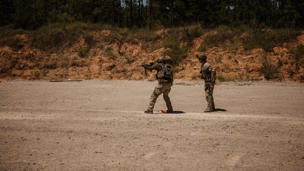 1st SFC Communicators Execute Advanced Marksmanship Range