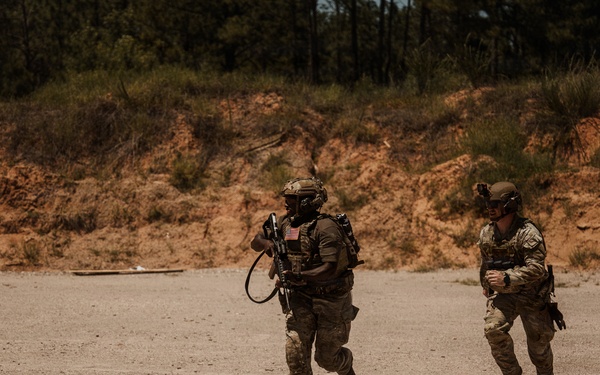 1st SFC Communicators Execute Advanced Marksmanship Range