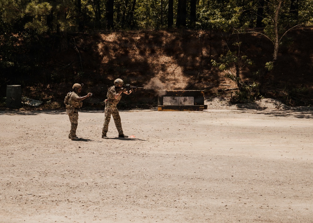 1st SFC Communicators Execute Advanced Marksmanship Range