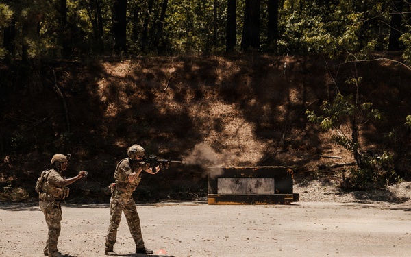 1st SFC Communicators Execute Advanced Marksmanship Range