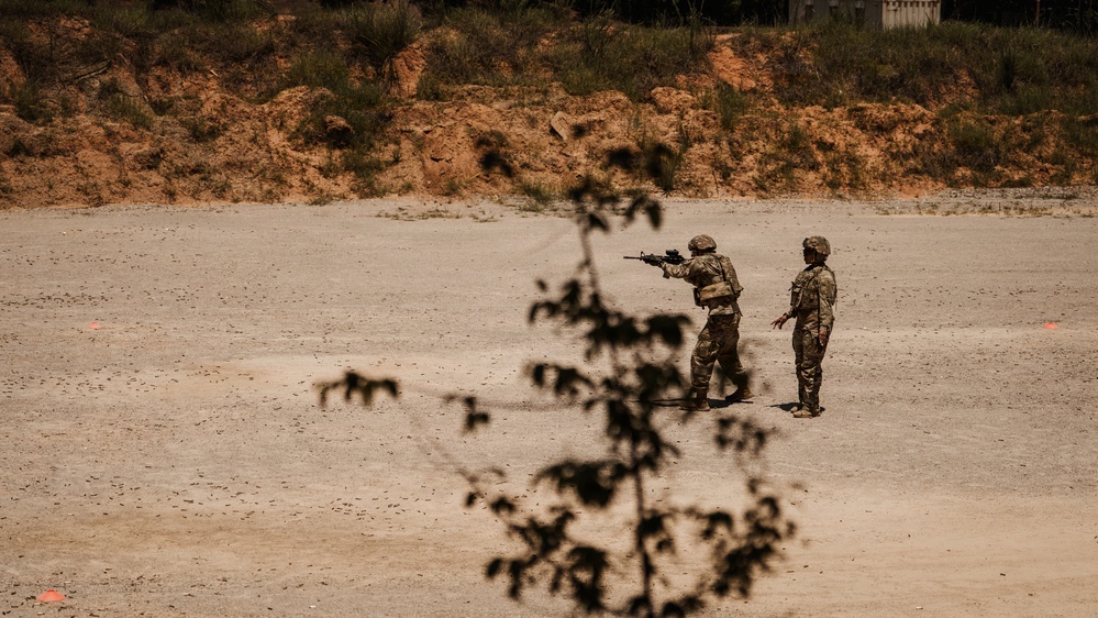1st SFC Communicators Execute Advanced Marksmanship Range