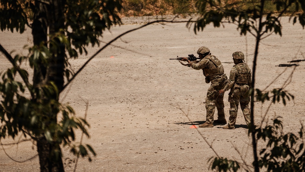 1st SFC Communicators Execute Advanced Marksmanship Range