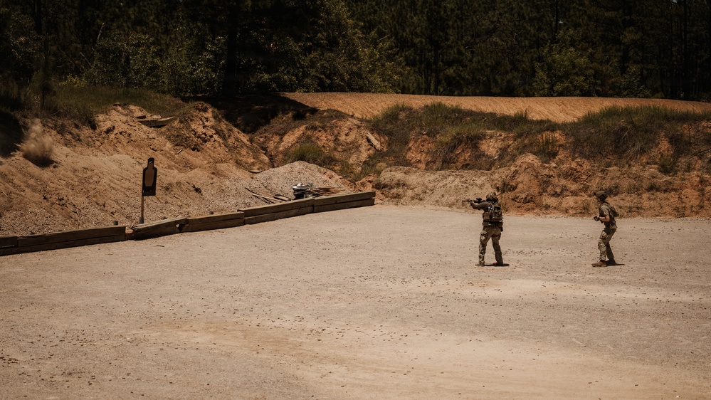 1st SFC Communicators Execute Advanced Marksmanship Range