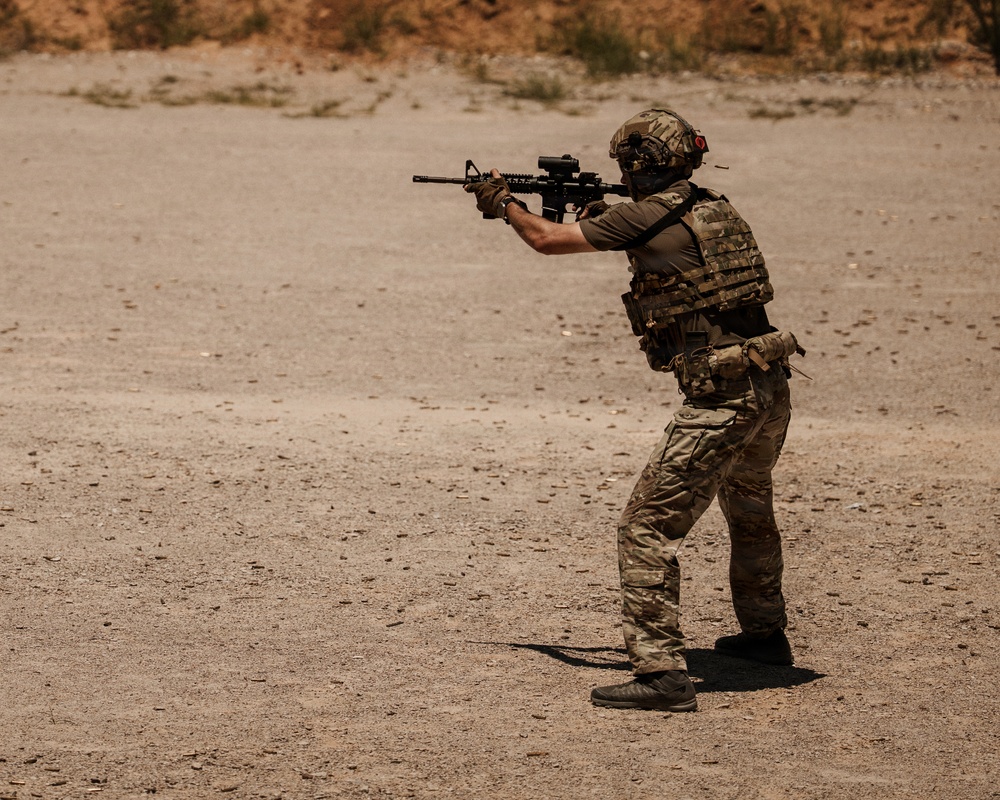 1st SFC Communicators Execute Advanced Marksmanship Range