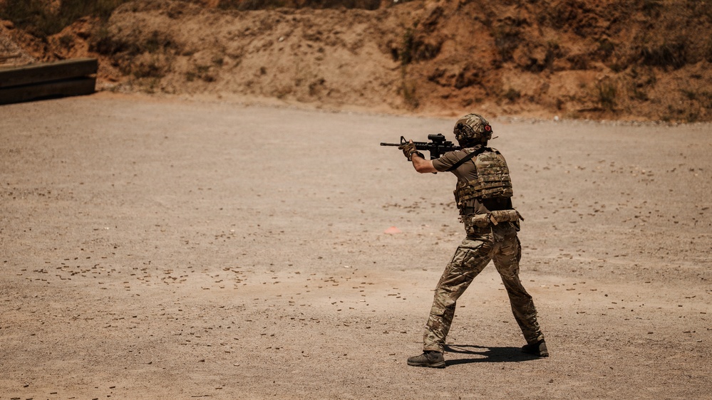 1st SFC Communicators Execute Advanced Marksmanship Range