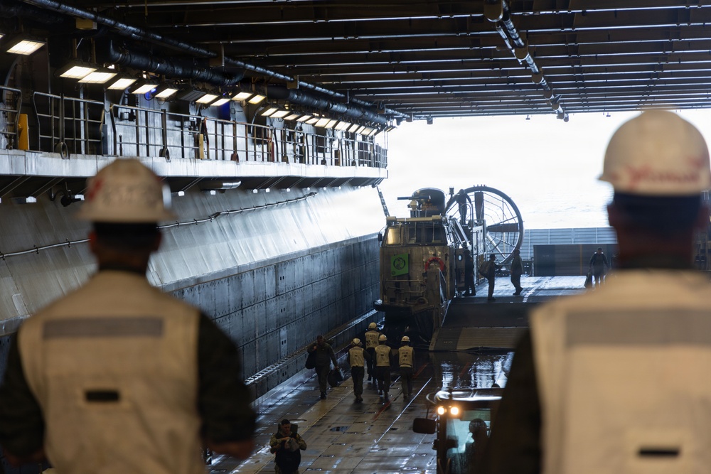 13th MEU | LCACs embark USS Makin Island