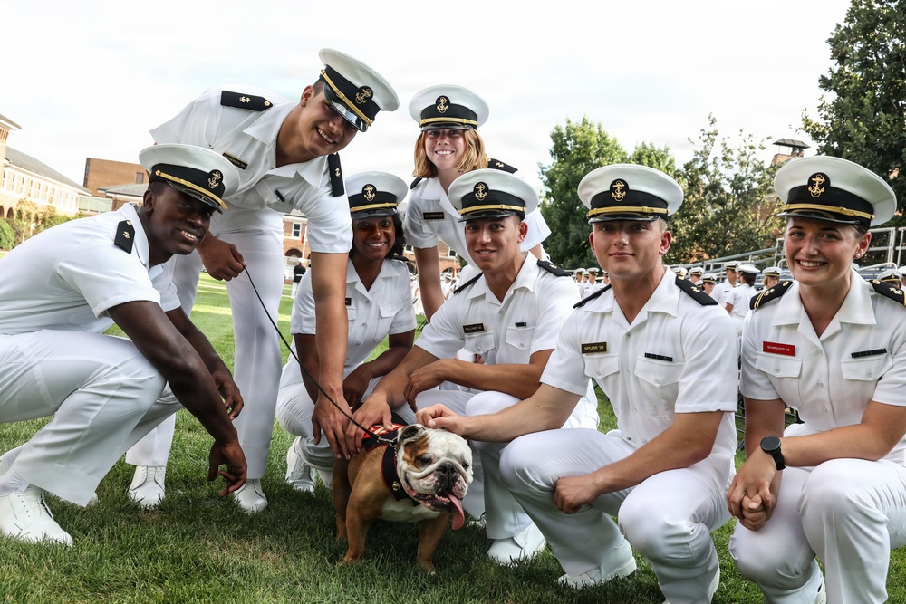 Lt. Gen. Wellons hosts Mr. Bill Toti at Marine Barracks Washington's Evening Parade