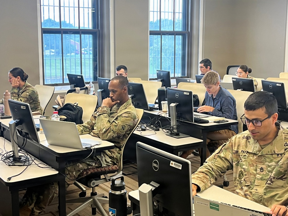 Advance Builder Course boosts Soldiers’ data skills, strengthens operational readiness