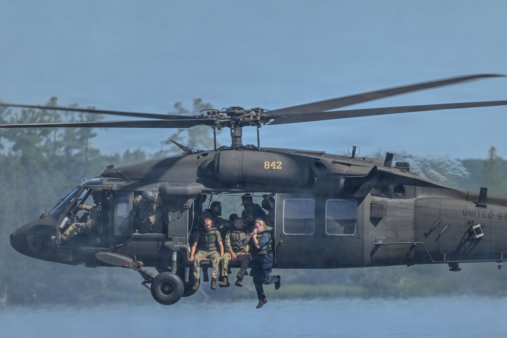 Missouri Army National Guard CH-47 Chinook conducts Helocast operations during Northern Strike 26-2