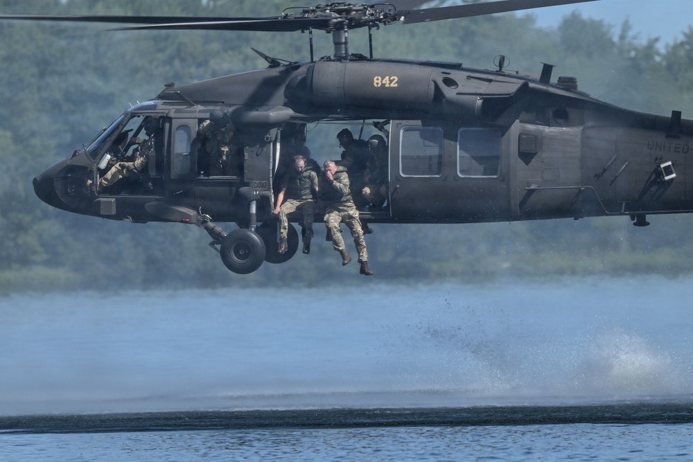 Missouri Army National Guard CH-47 Chinook conducts Helocast operations during Northern Strike 26-2