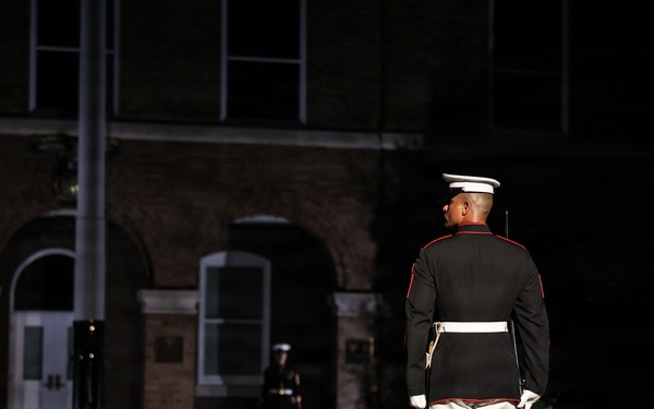 Lt. Gen. Wellons hosts Mr. Bill Toti at Marine Barracks Washington's Evening Parade