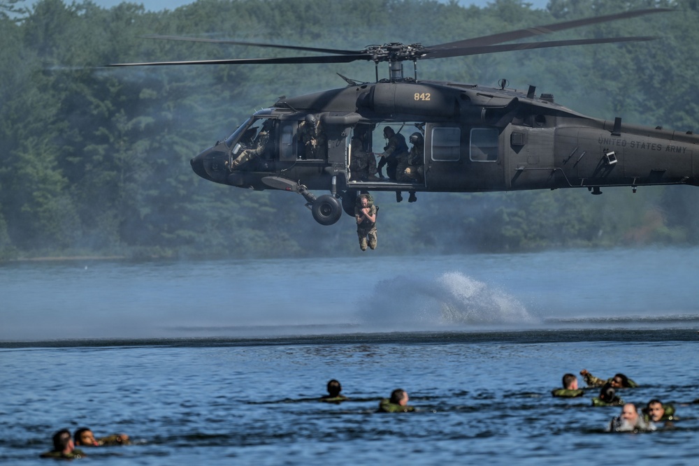 Missouri Army National Guard CH-47 Chinook conducts Helocast operations during Northern Strike 26-2
