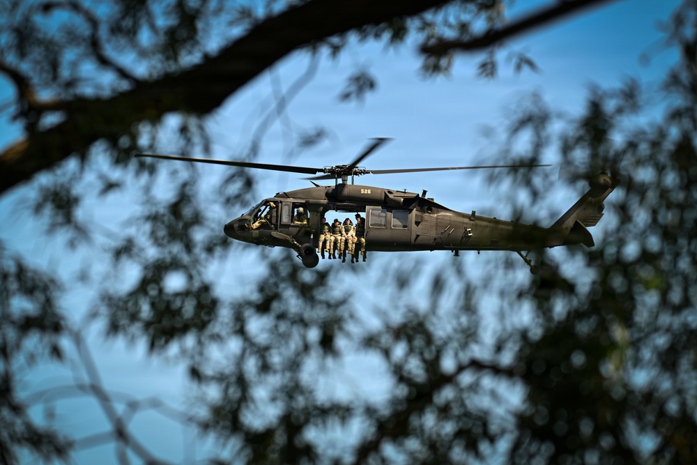 Missouri Army National Guard CH-47 Chinook conducts Helocast operations during Northern Strike 26-2