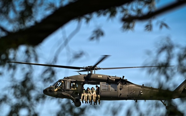 Missouri Army National Guard CH-47 Chinook conducts Helocast operations during Northern Strike 26-2