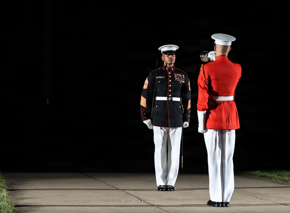 Lt. Gen. Wellons hosts Mr. Bill Toti at Marine Barracks Washington's Evening Parade