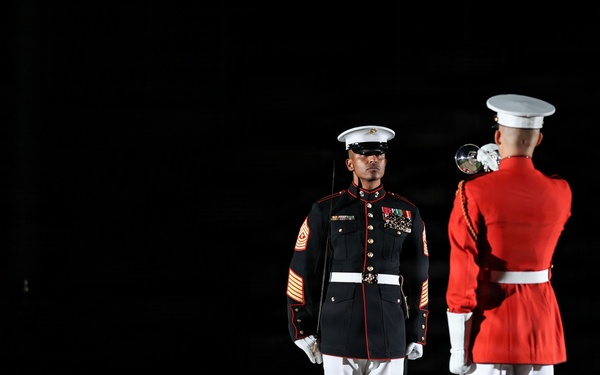 Lt. Gen. Wellons hosts Mr. Bill Toti at Marine Barracks Washington's Evening Parade