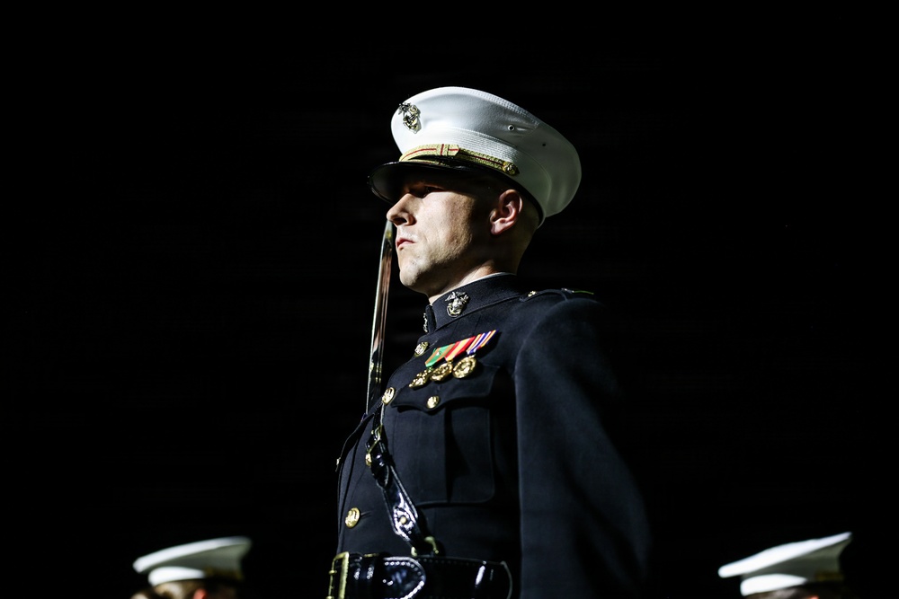 Lt. Gen. Wellons hosts Mr. Bill Toti at Marine Barracks Washington's Evening Parade