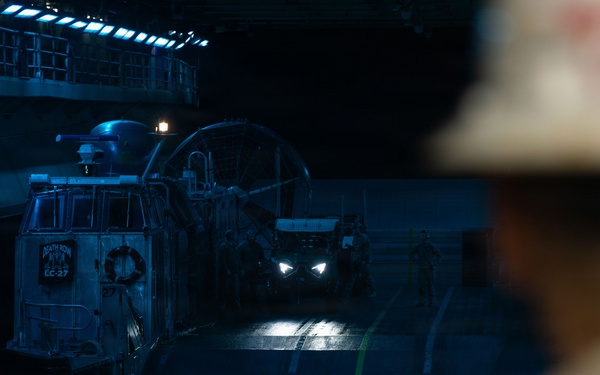 13th MEU | LCACs embark USS Makin Island