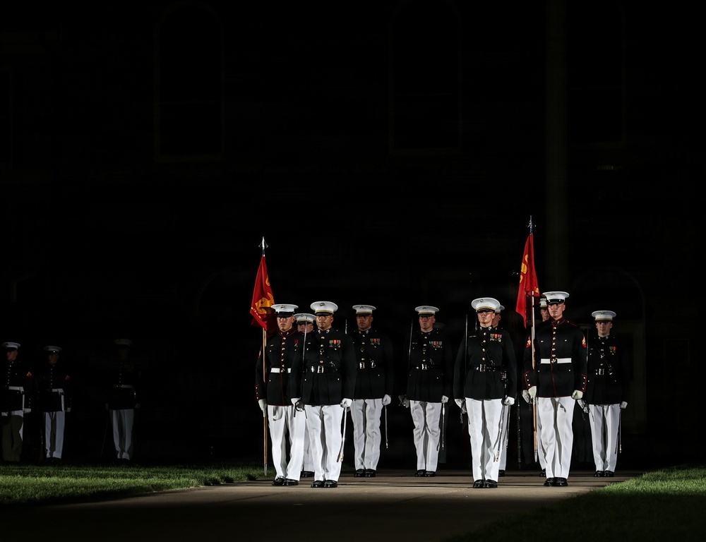 Lt. Gen. Wellons hosts Mr. Bill Toti at Marine Barracks Washington's Evening Parade