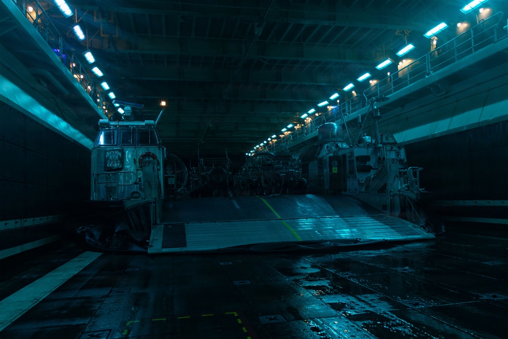 13th MEU | LCACs embark USS Makin Island